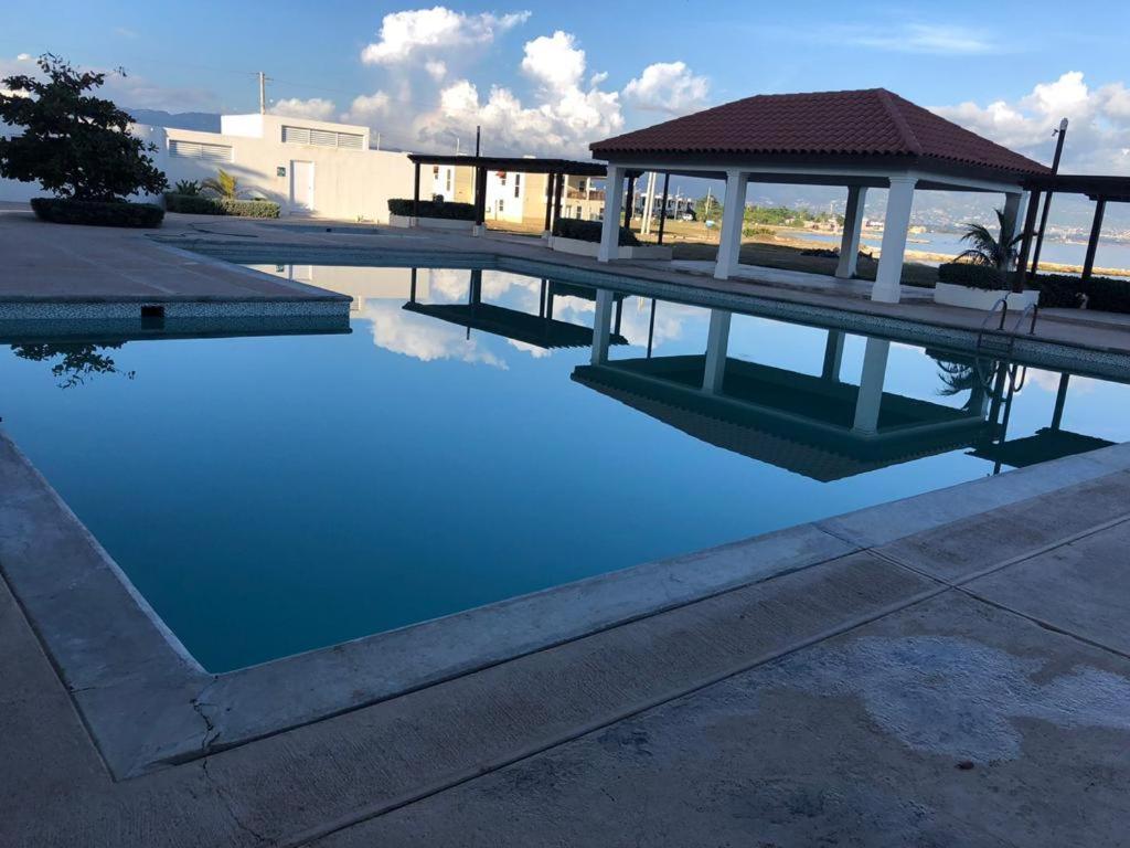 Bayfront Villa & Apartment Portmore Exterior foto